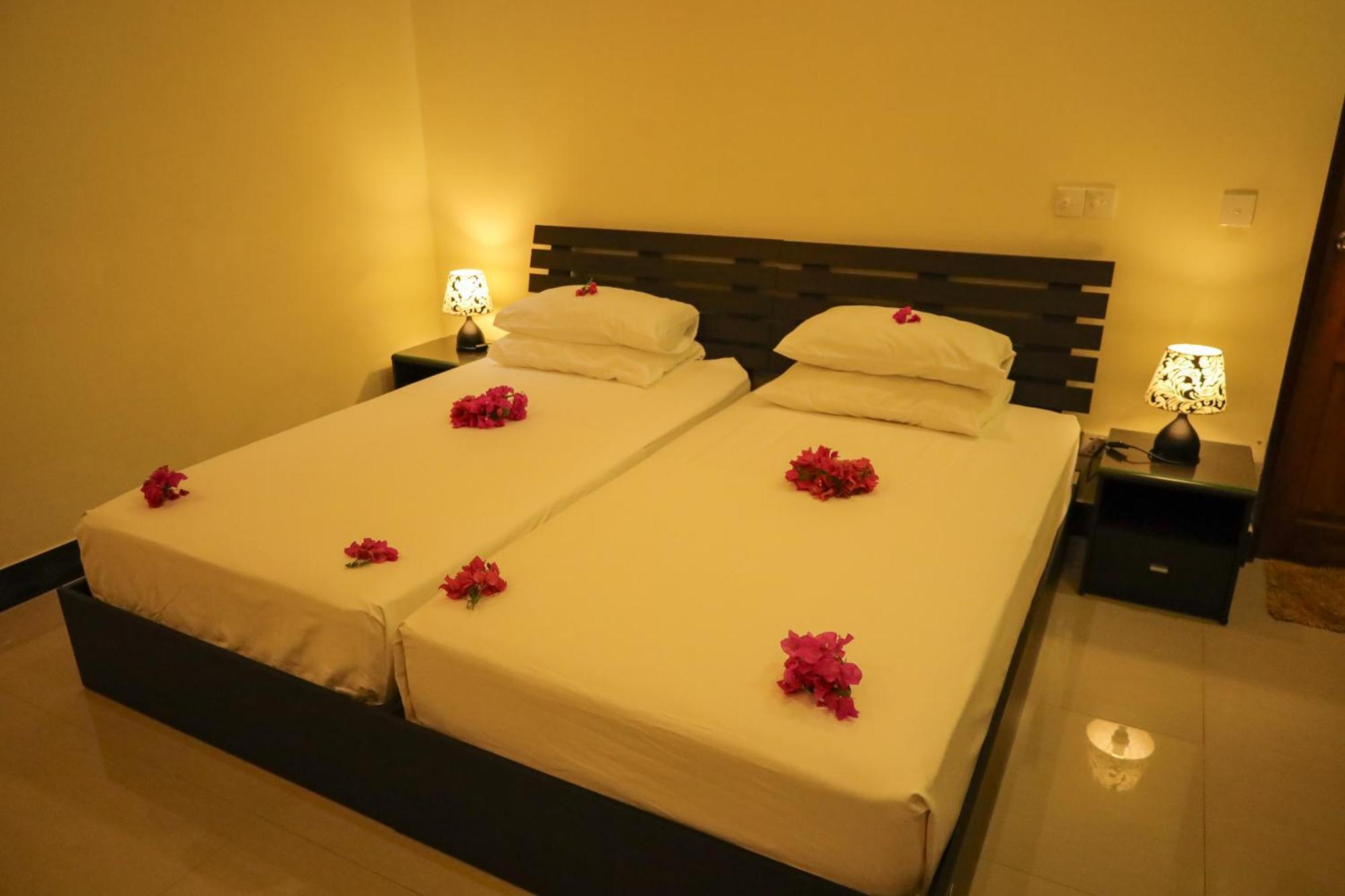 Charming Holiday Lodge- Addu Atoll Meedhoo, Maldives Экстерьер фото