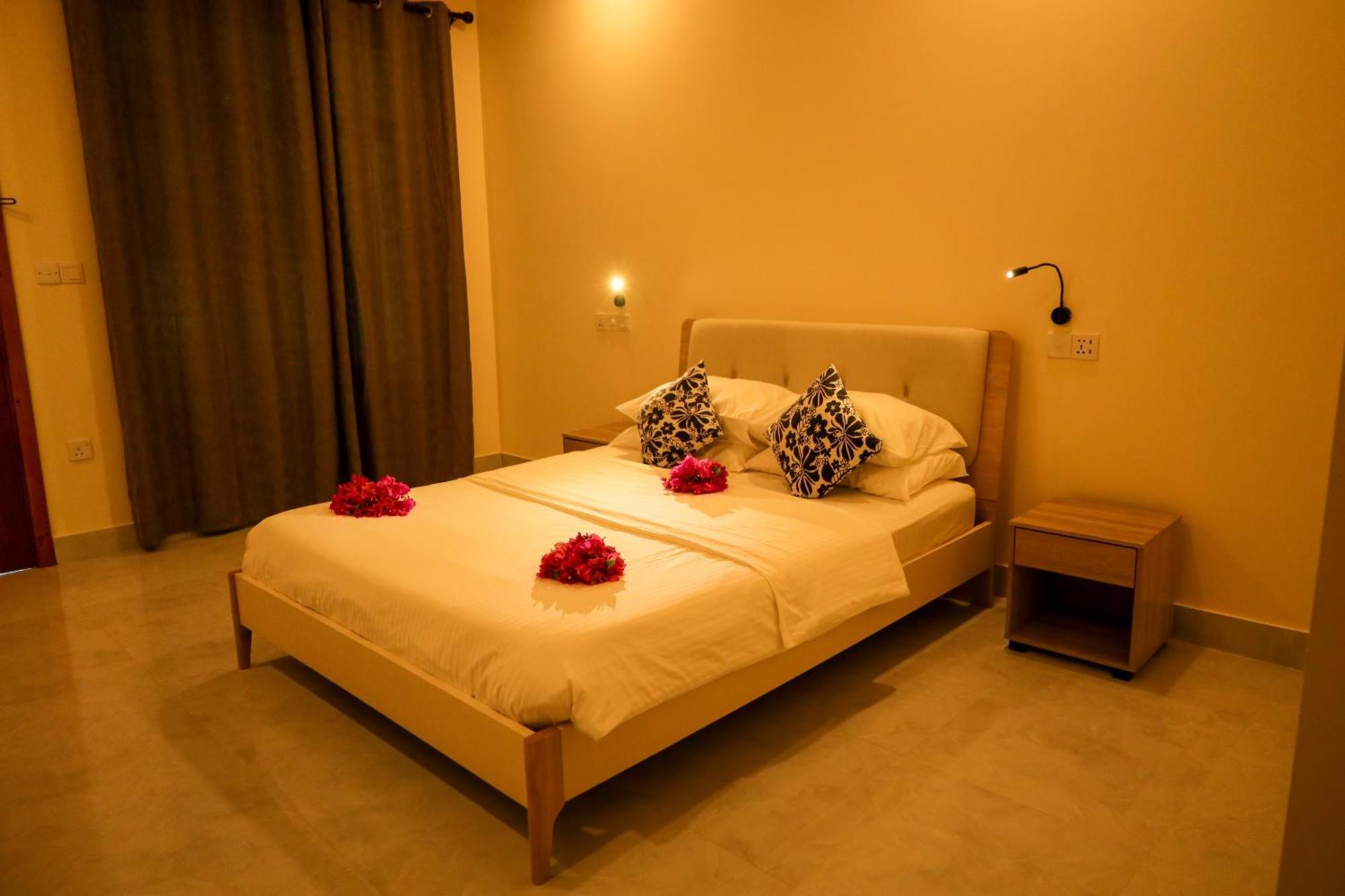 Charming Holiday Lodge- Addu Atoll Meedhoo, Maldives Экстерьер фото