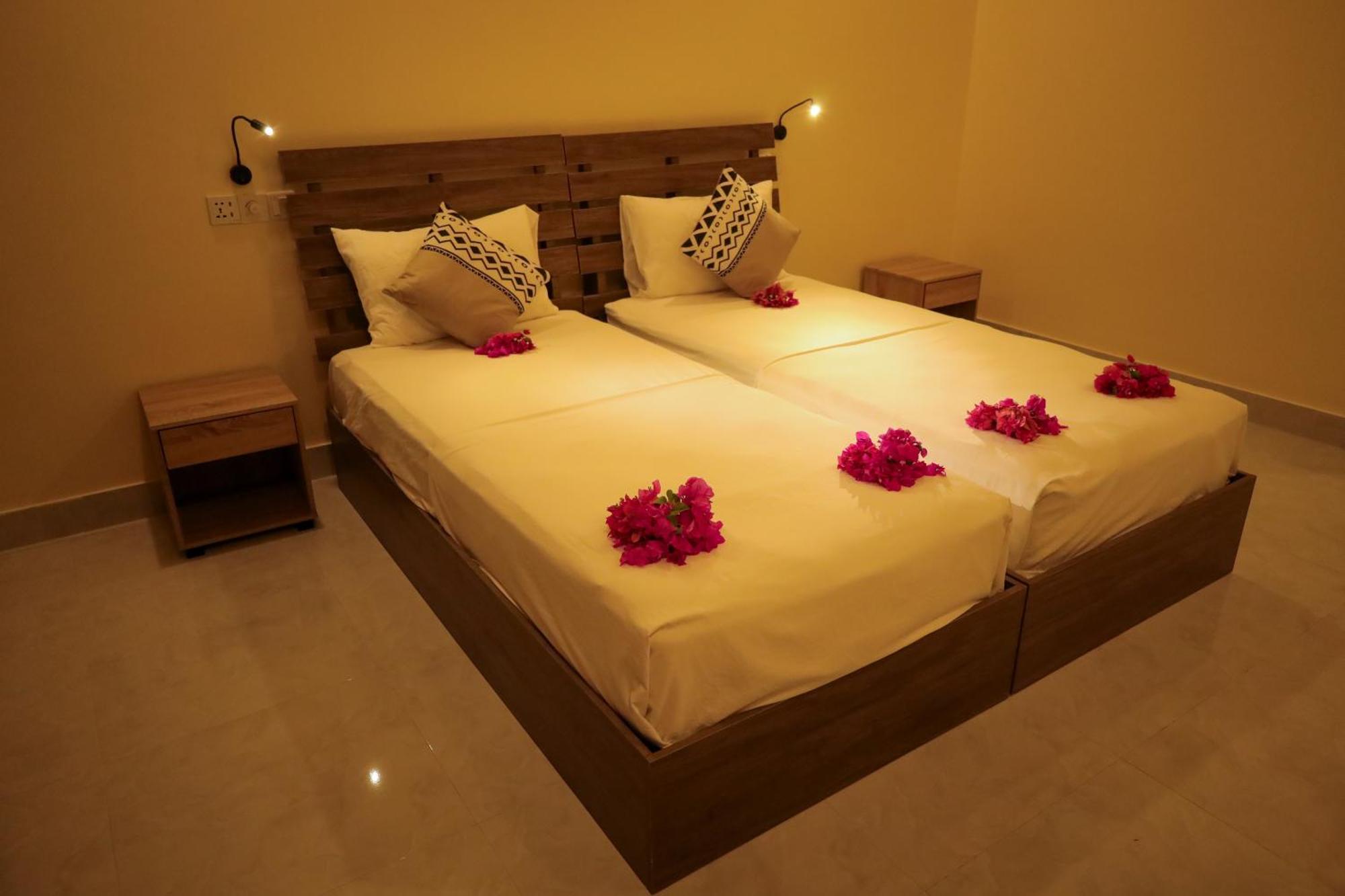 Charming Holiday Lodge- Addu Atoll Meedhoo, Maldives Экстерьер фото