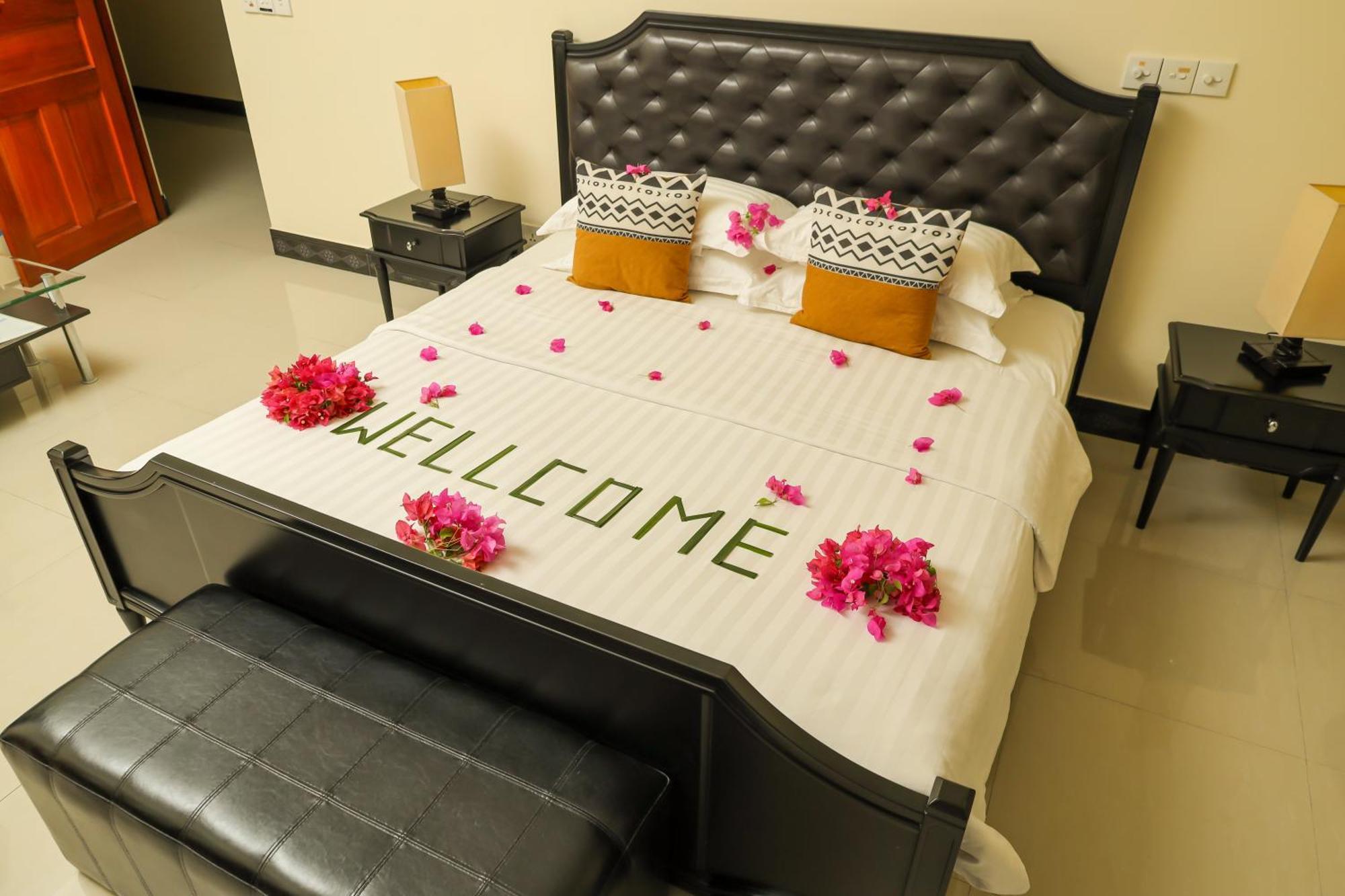 Charming Holiday Lodge- Addu Atoll Meedhoo, Maldives Экстерьер фото